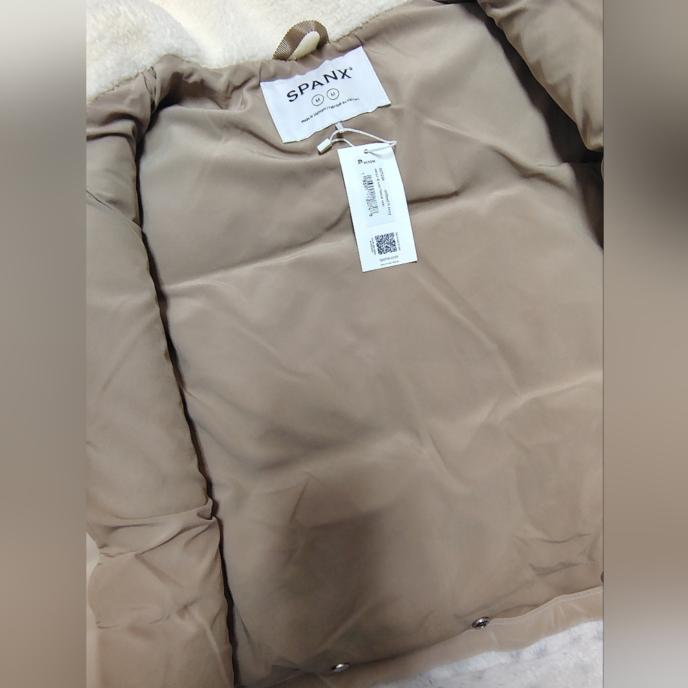 NWT Spanx Puffer Vest "Driftwood"/Ivory Women's Medium CURRENT STYLE - NEW!!! - Picture 5 of 9